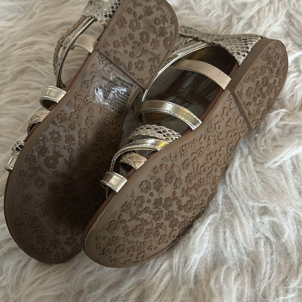 Sandals - Picture 8 of 8